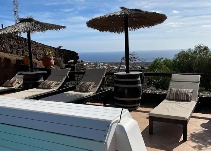 Castillo Lanzarote Bailey - Luxury - Pet Friendly With Heated Pool Vakantiehuis