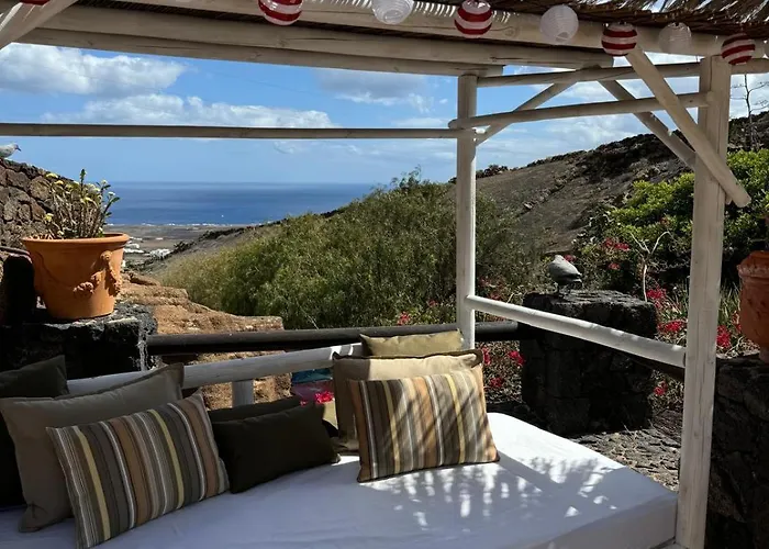 Vakantiehuis Castillo Lanzarote Bailey - Luxury - Pet Friendly With Heated Pool *