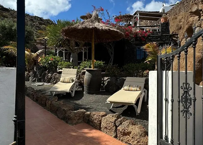 Vakantiehuis Castillo Lanzarote Bailey - Luxury - Pet Friendly With Heated Pool