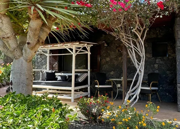Vakantiehuis Castillo Lanzarote Bailey - Luxury - Pet Friendly With Heated Pool
