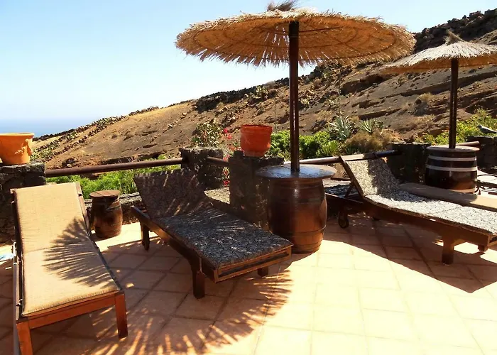 Vakantiehuis Castillo Lanzarote Bailey - Luxury - Pet Friendly With Heated Pool