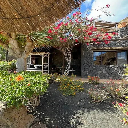 Vakantiehuis Castillo Lanzarote Bailey - Luxury - Pet Friendly With Heated Pool *