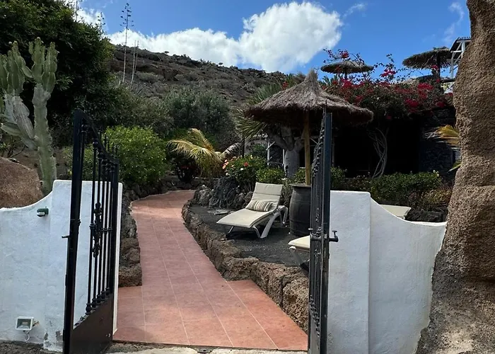 Castillo Lanzarote Bailey - Luxury - Pet Friendly With Heated Pool