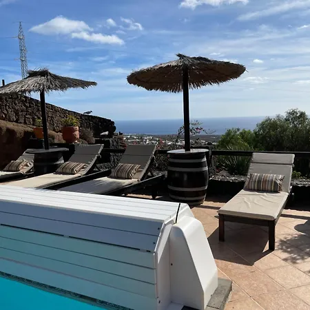 Castillo Lanzarote Bailey - Luxury - Pet Friendly With Heated Pool Feriehus